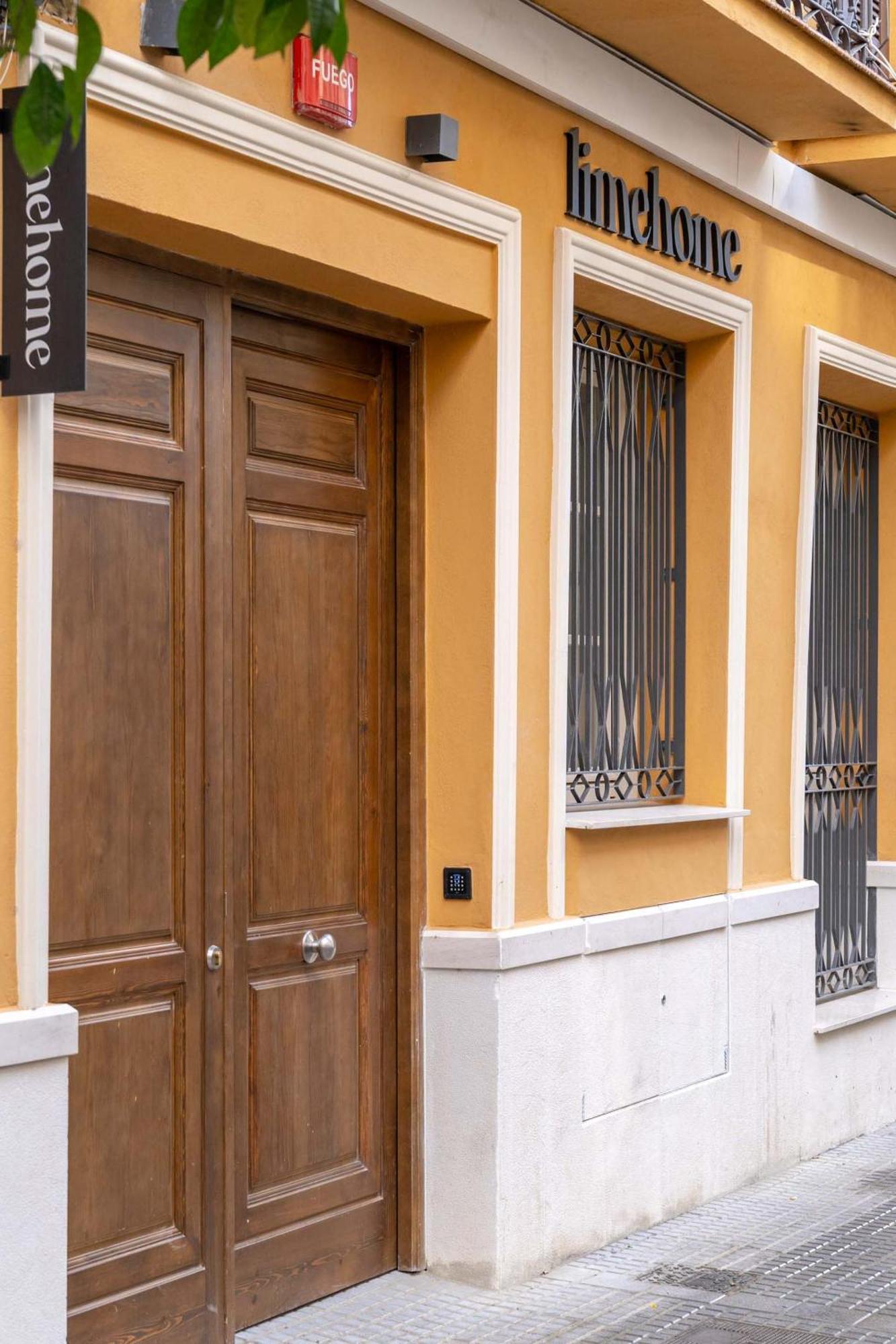 Limehome Malaga Calle Victoria Exteriör bild