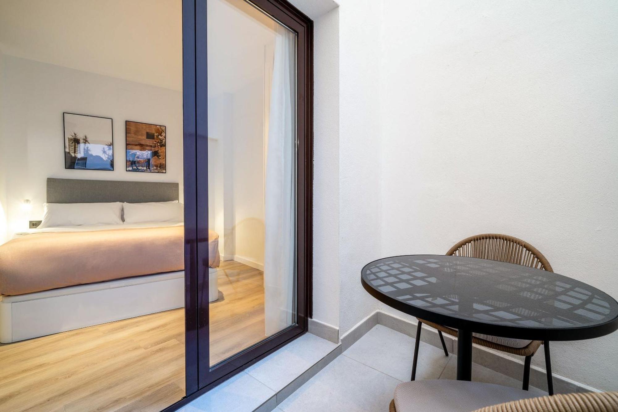 Limehome Malaga Calle Victoria Exteriör bild