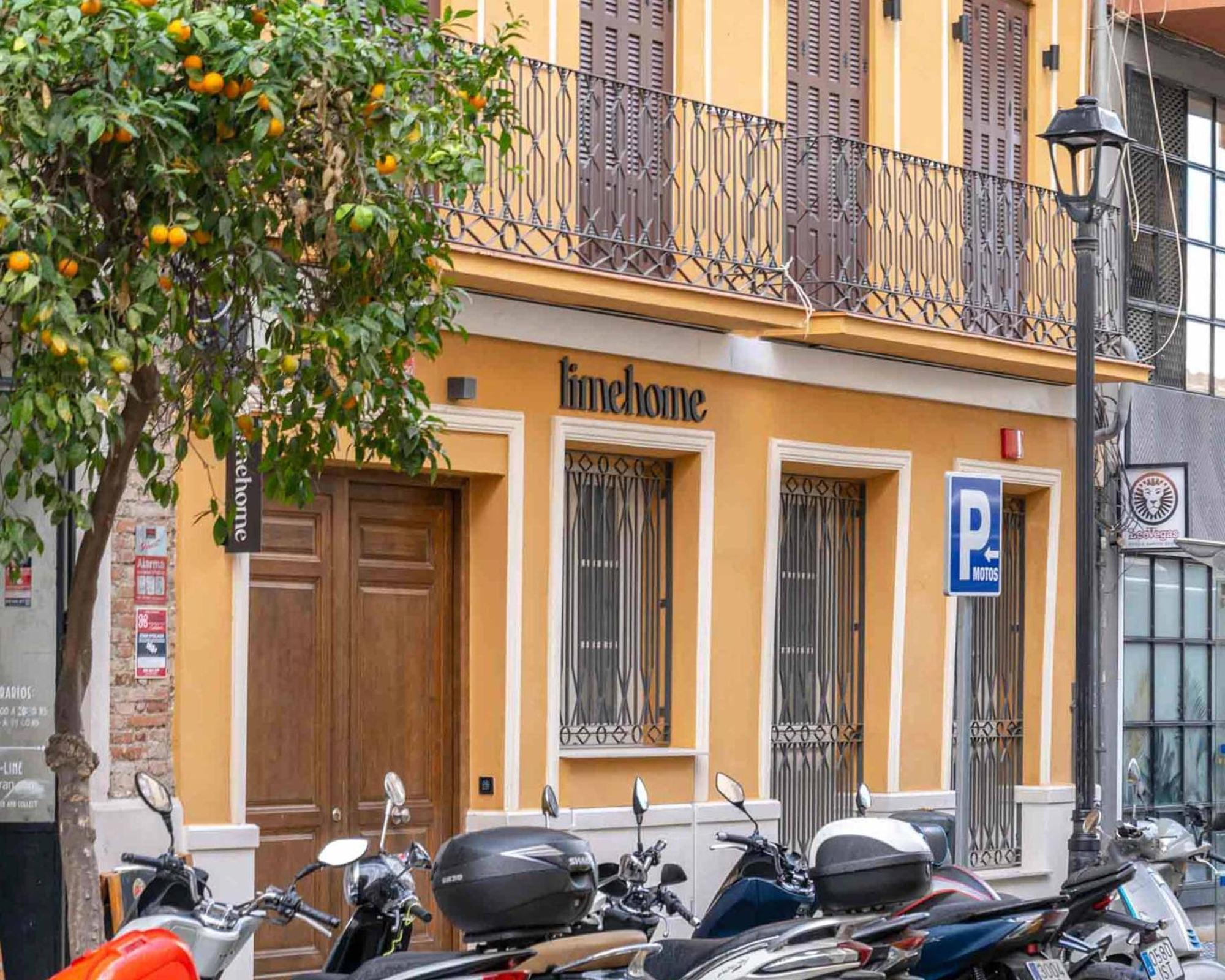 Limehome Malaga Calle Victoria Exteriör bild