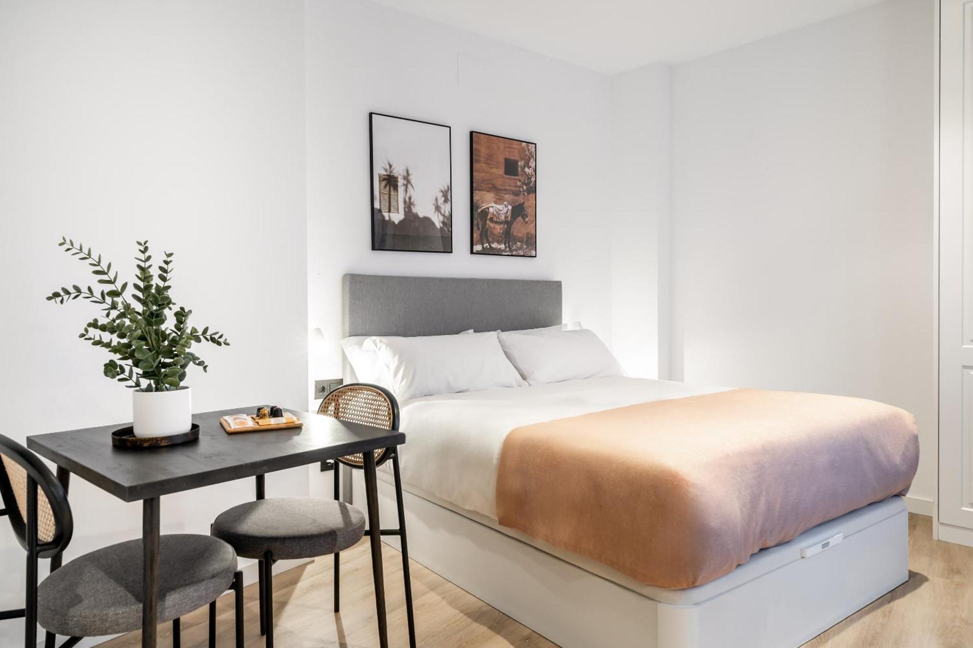 Limehome Malaga Calle Victoria Exteriör bild