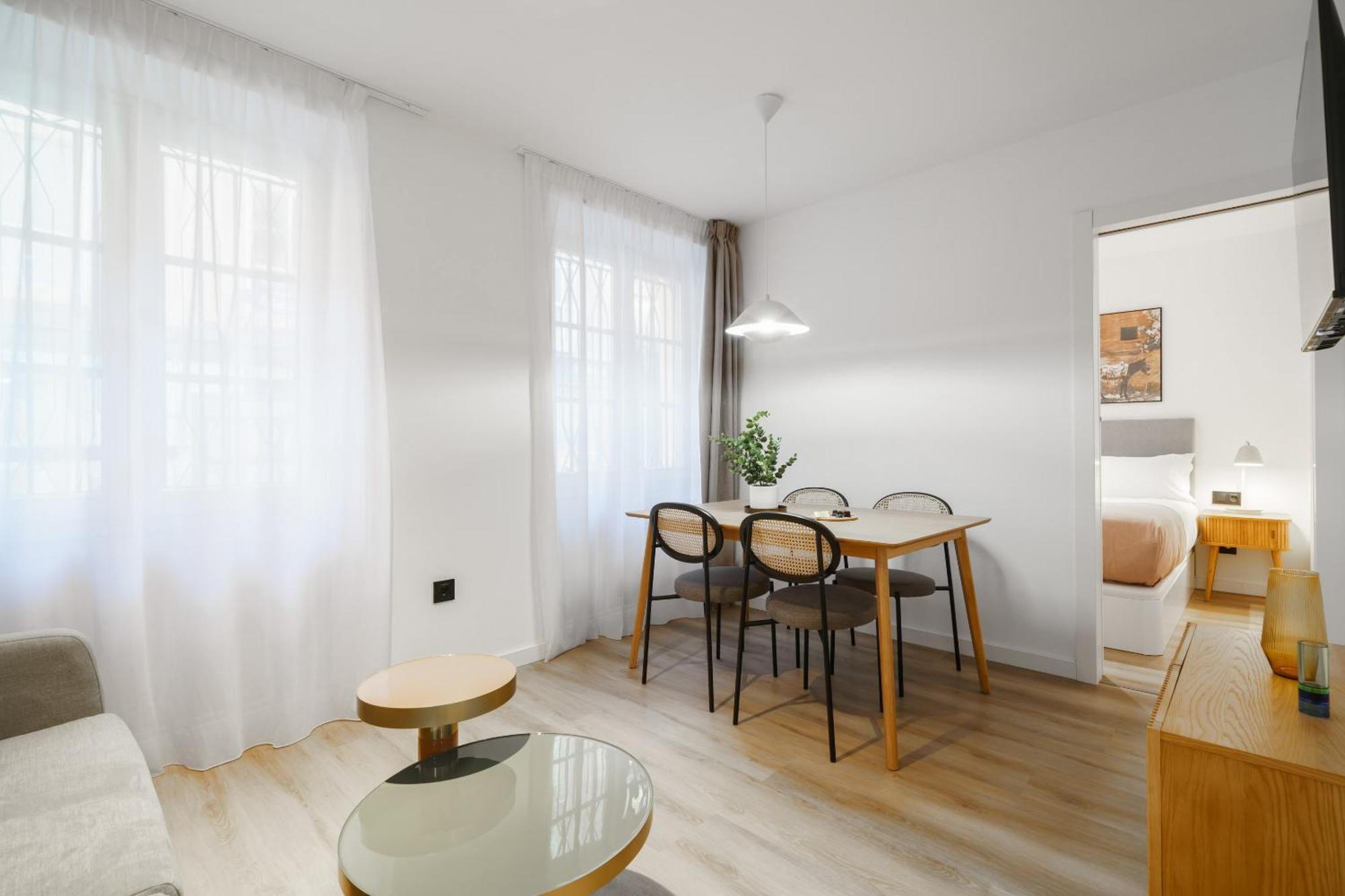 Limehome Malaga Calle Victoria Exteriör bild