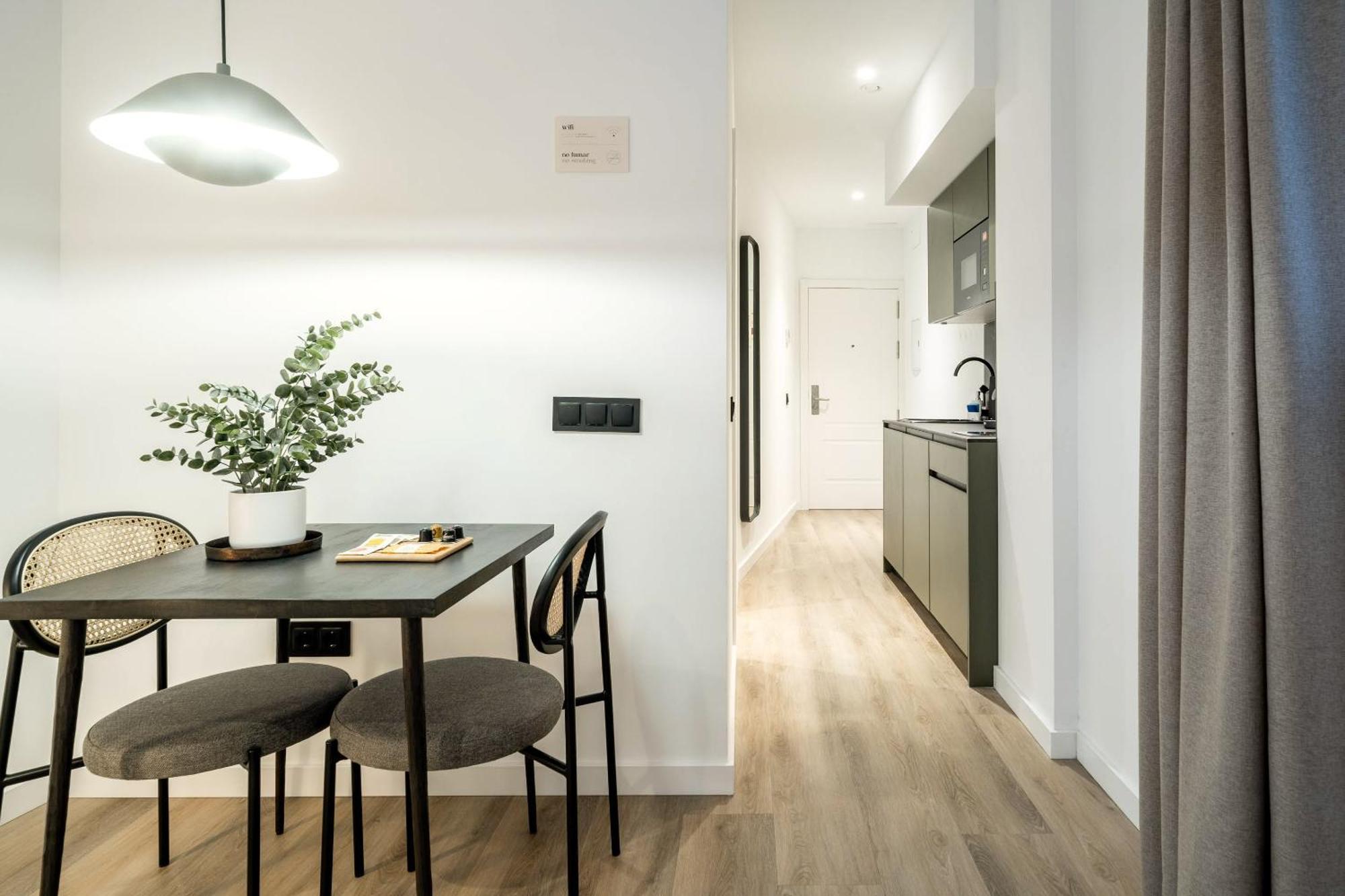 Limehome Malaga Calle Victoria Exteriör bild