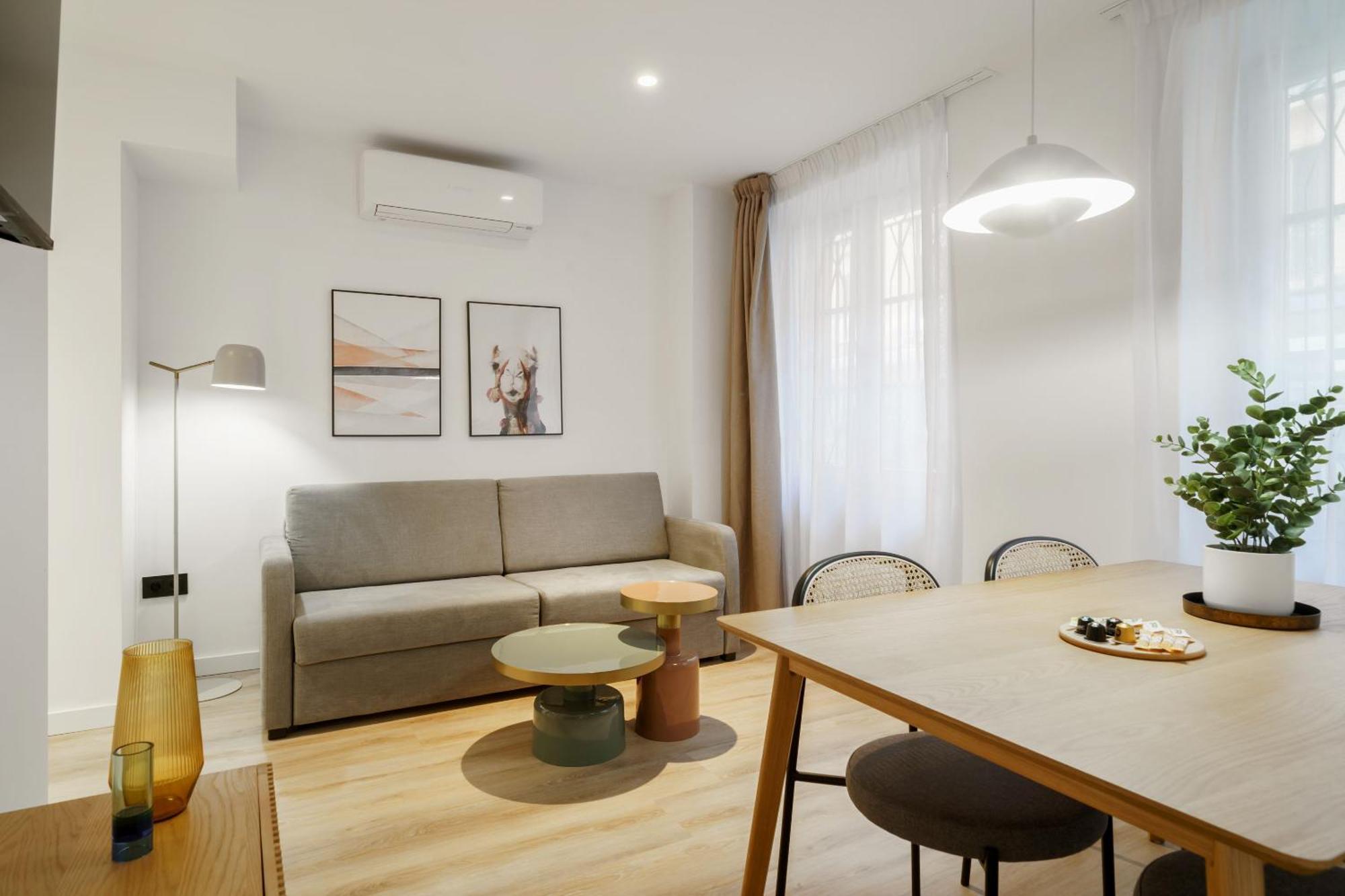 Limehome Malaga Calle Victoria Exteriör bild