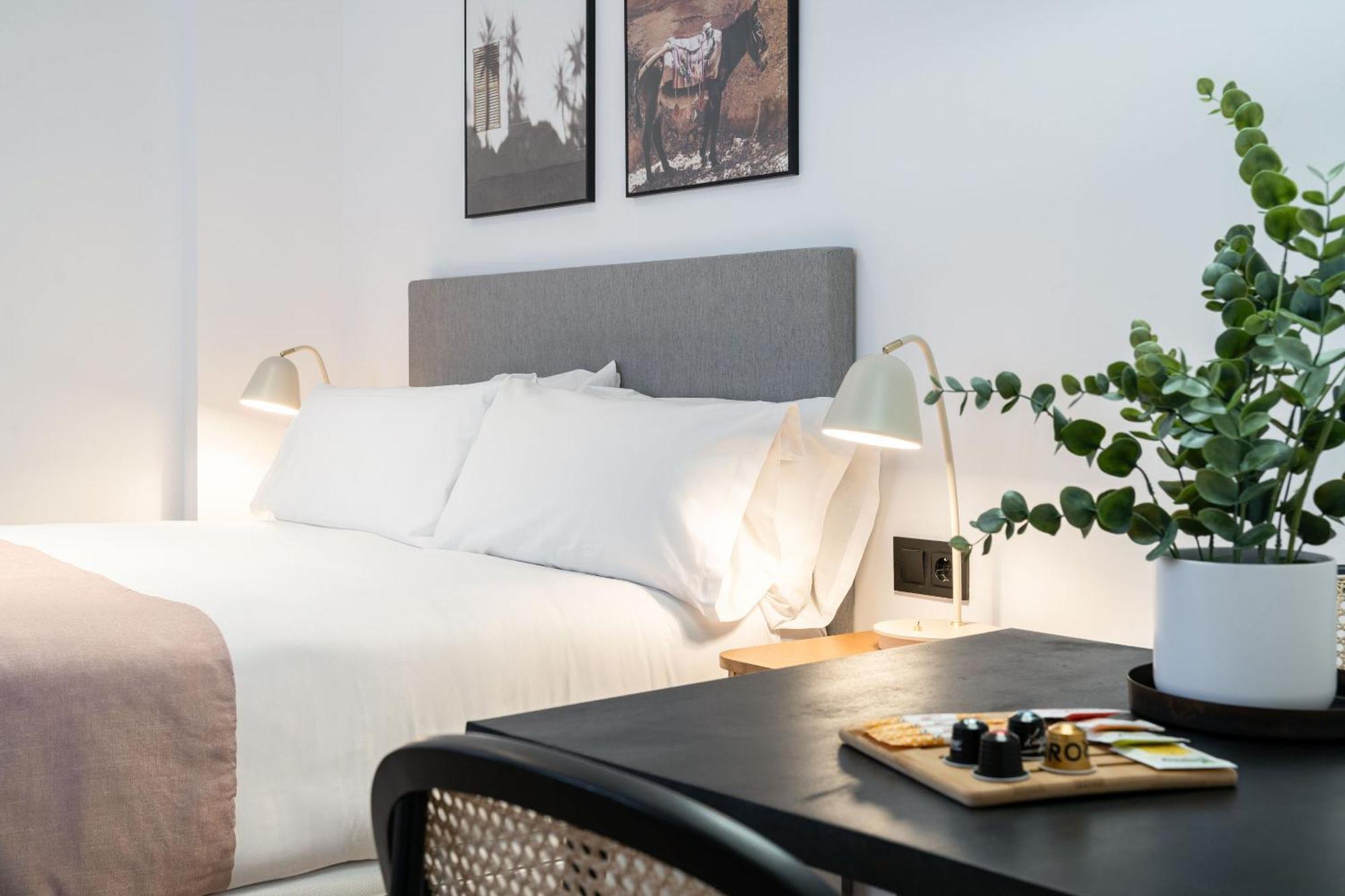 Limehome Malaga Calle Victoria Exteriör bild