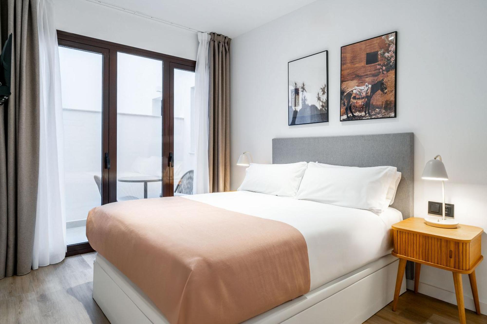 Limehome Malaga Calle Victoria Exteriör bild