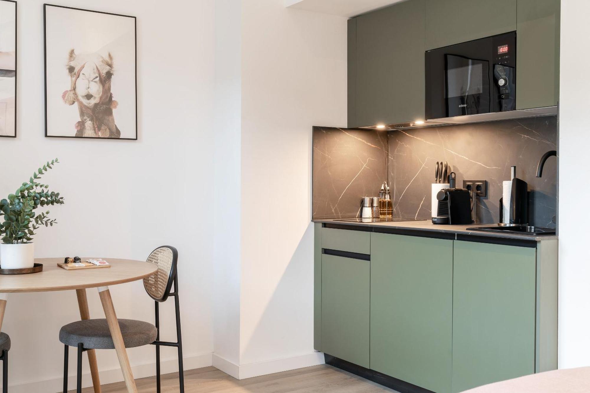 Limehome Malaga Calle Victoria Exteriör bild