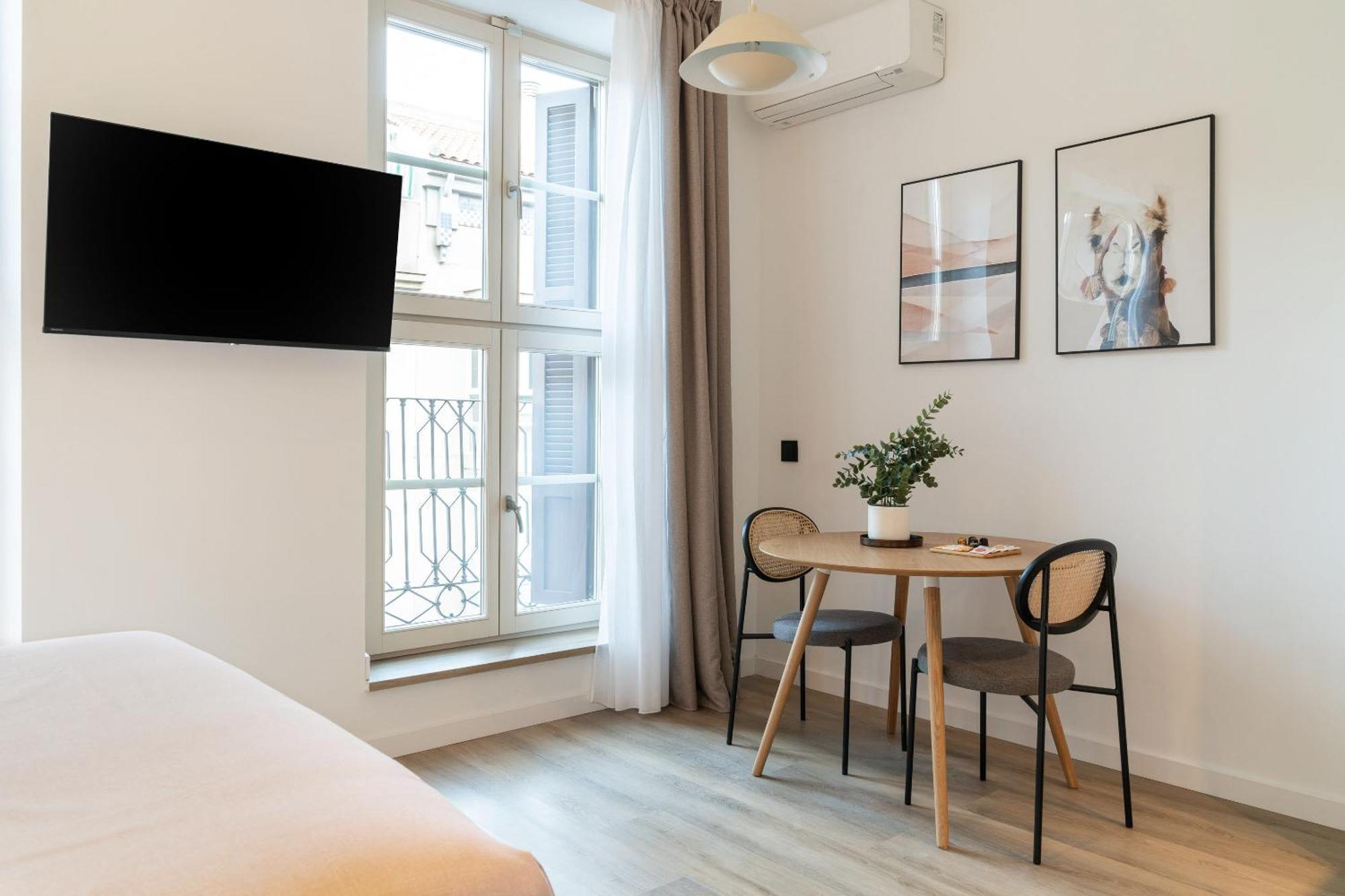 Limehome Malaga Calle Victoria Exteriör bild