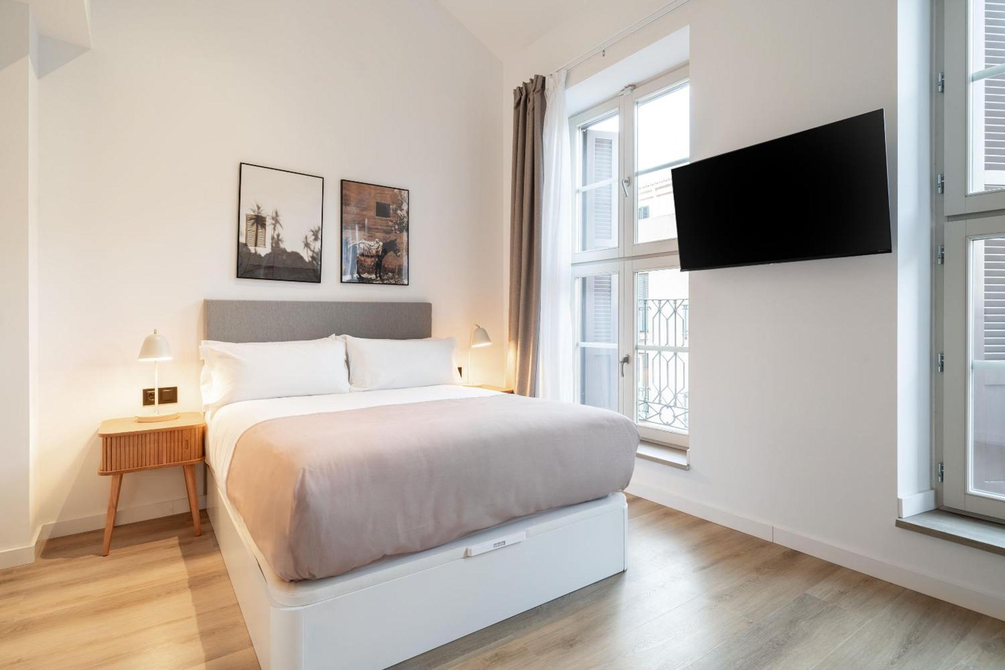 Limehome Malaga Calle Victoria Exteriör bild
