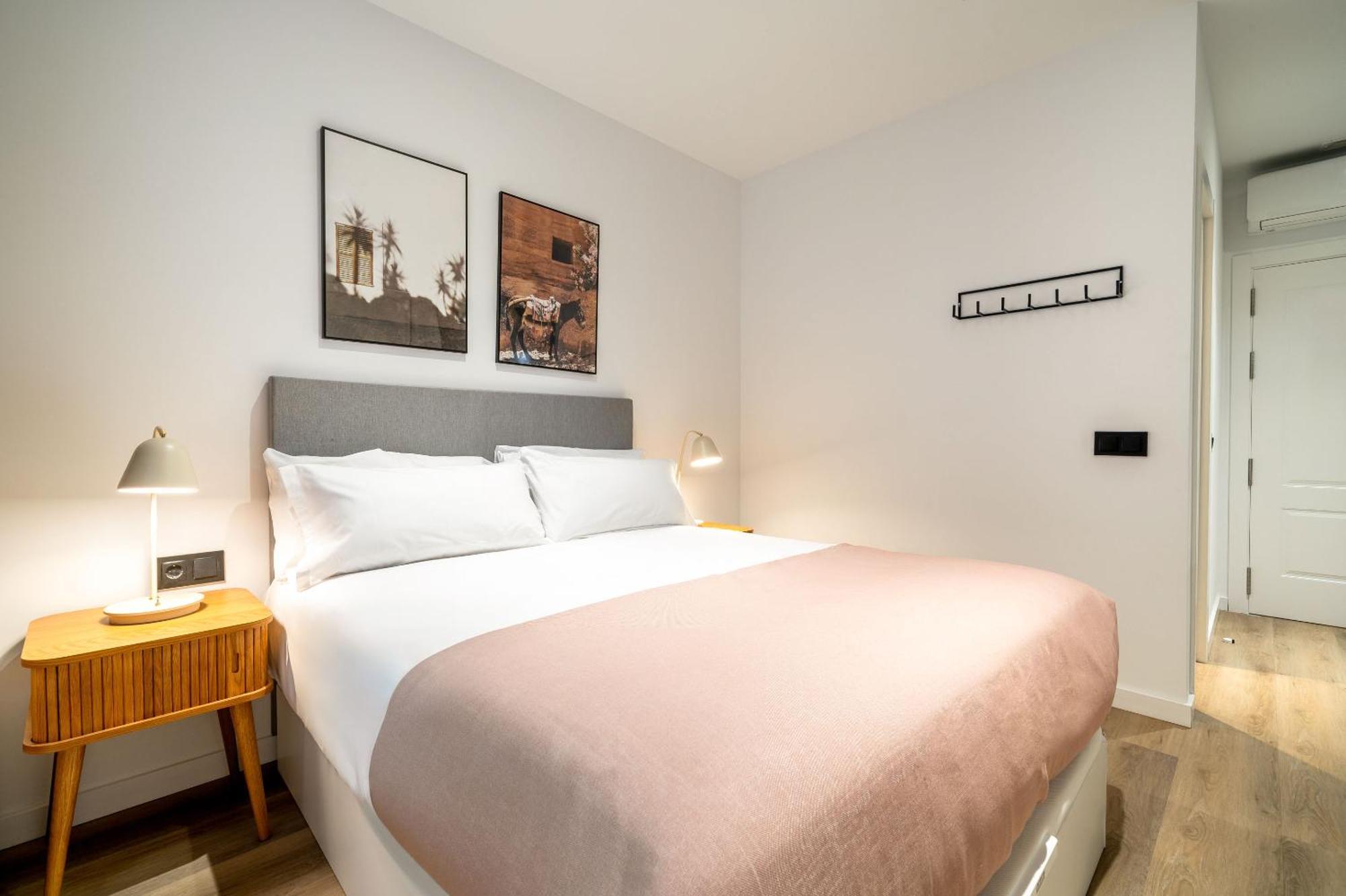 Limehome Malaga Calle Victoria Exteriör bild